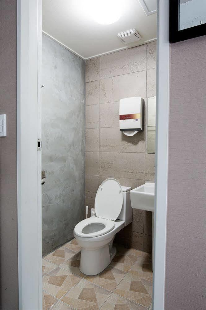 Story In Jeju Guesthouse Exterior photo