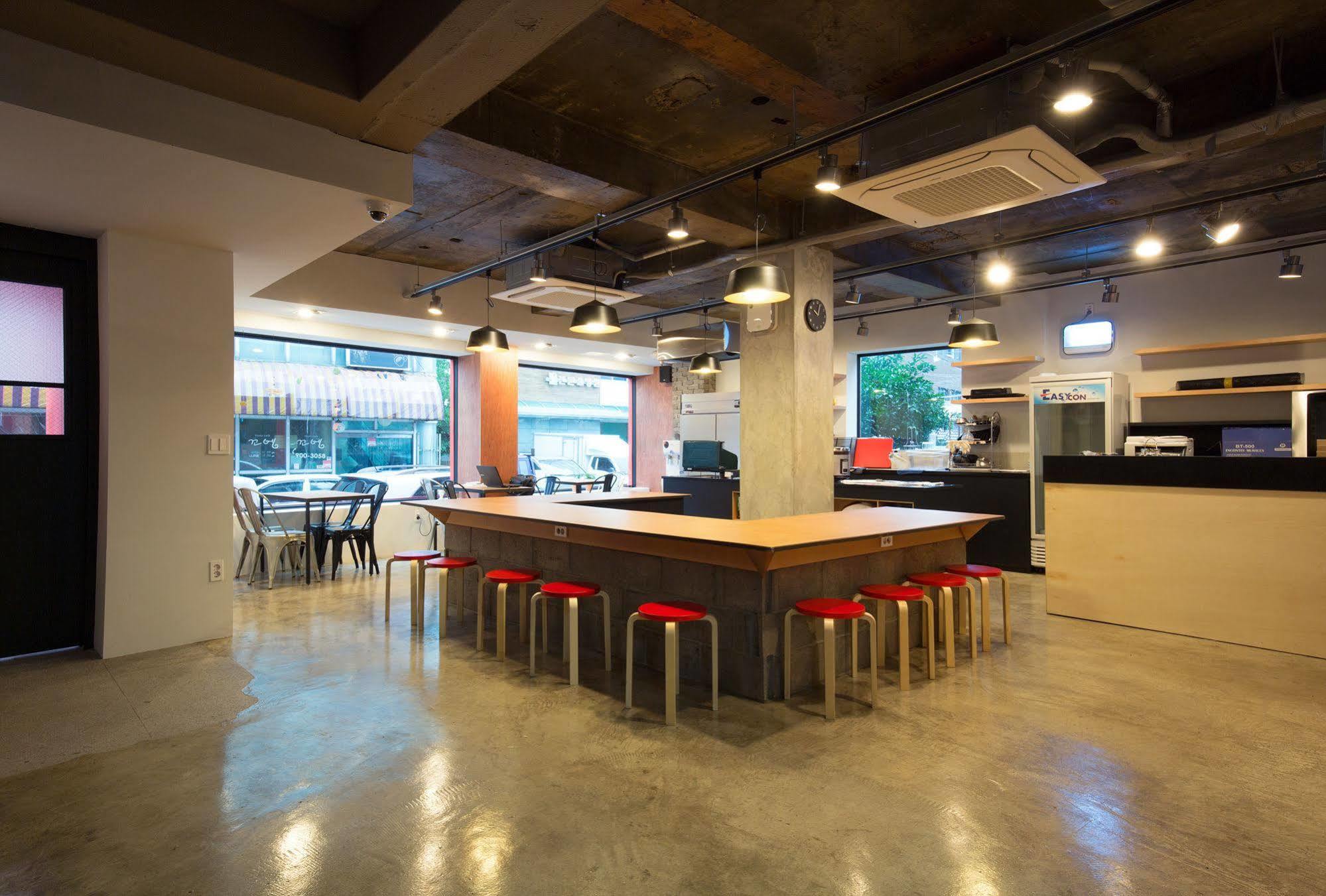 Story In Jeju Guesthouse Exterior photo